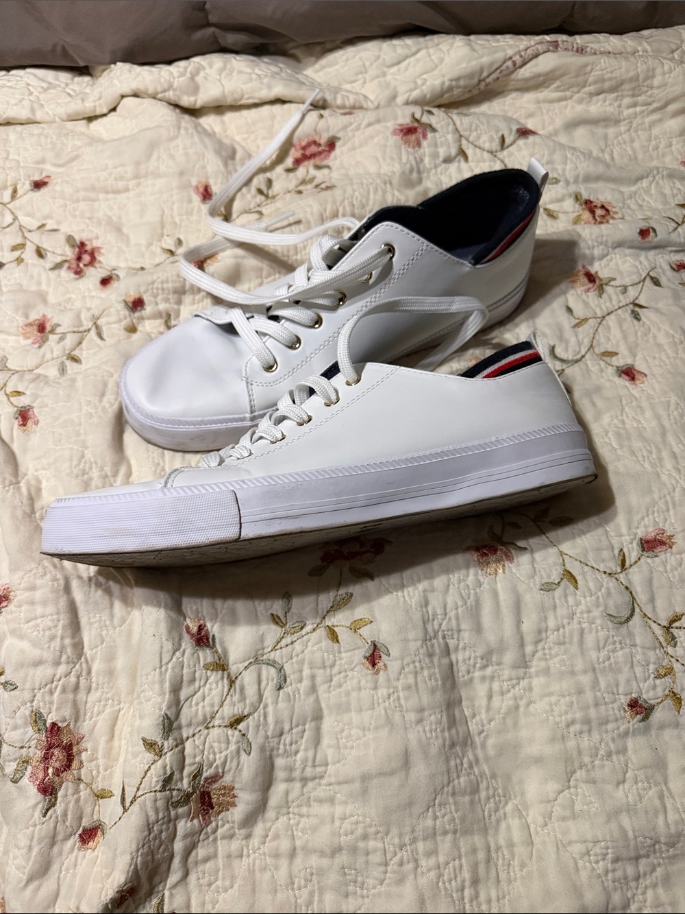 Women’s New White Low-Top Casual Sneakers